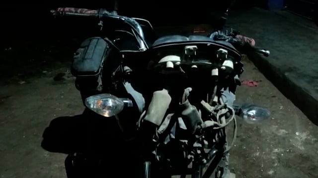 पड़रिया मोड़ के पास दो बाइक की आमने सामने हुई टक्कर,कोई हताहत नहीं      

#axident 