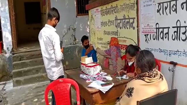 हिलसा पीएचसी में 360 लोगो को लगाया गया कोरोना वैक्सीन