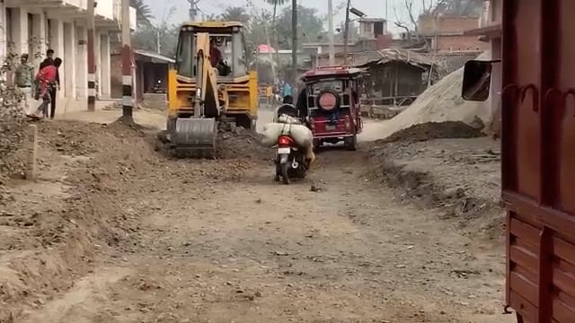 बल्लीपुर गांव में जर्जर सड़क के मरम्मत का कार्य हुआ शुरू