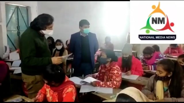 रजौली अनुमंडल पदाधिकारी ने राजकीय मध्य विद्यालय में संचालित इंटर परीक्षा का किया औचक निरीक्षण 