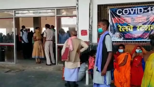 स्थानीय रेलवे जंक्शन पर 102 यात्रियों की कोविड-19 की जांच स्टेशन अधीक्षक ने दी जानकारी ।