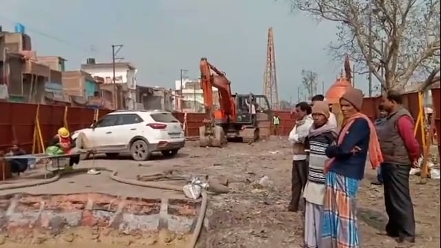 हरनौत मुख्य मार्ग पर ओवरब्रिज बनाने के लिए अत्याधुनिक मशीनों के माध्यम से पाइलिंग का किया जा रहा है काम