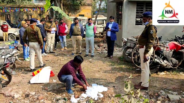 रजौली : थाने में दो कांड में जप्त 30 लीटर देसी महुआ शराब को एसडीओ के नेतृत्व में थाना परिसर में किया गया नष्ट