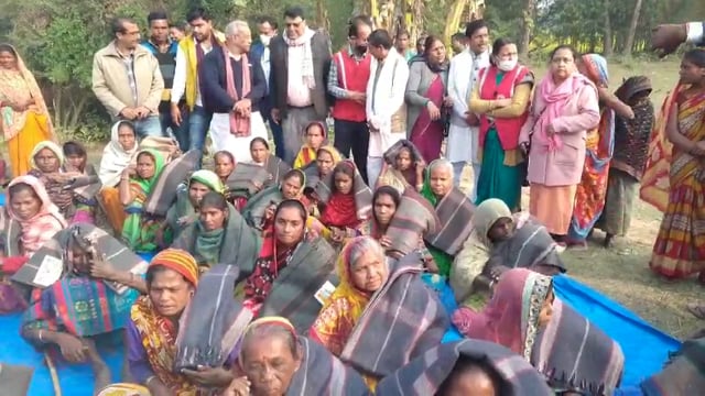 हसनगंज में रेड क्रॉस सोसाइटी के तत्वाधान मे डिप्टी सीएम तारकिशोर प्रसाद ने किया कंबल वितरण