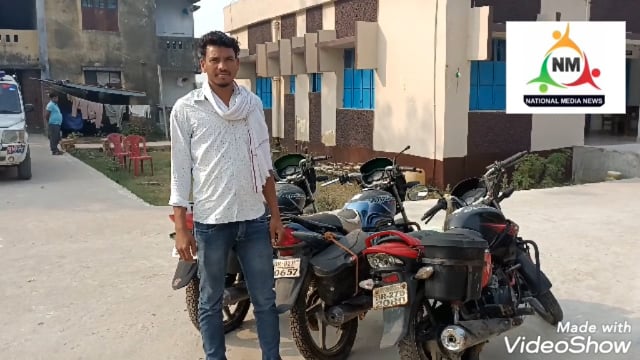 मेसकौर थाना परिसरसे नीलामी में बोली लगानेवाले ब्यक्ति को सौंपा गया दोपहियावाहन 