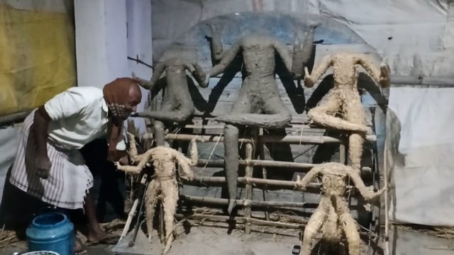 सरस्वती पूजा को लेकर की जा रही जोर शोर से तैयारी।