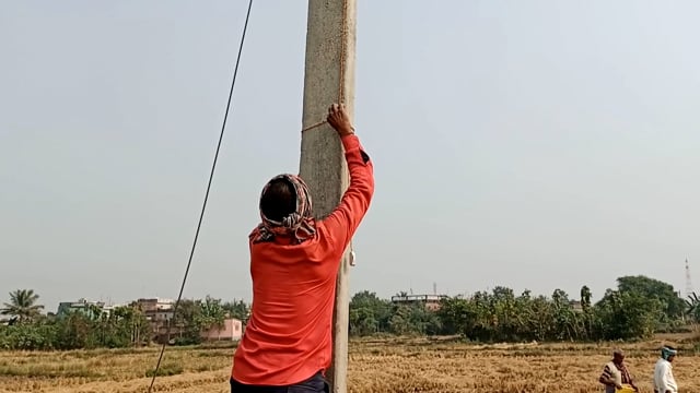 बिजली बिल बकाया को लेकर 6 बिजली उपभोक्ता का काटा गया बिजली कनेक्शन।