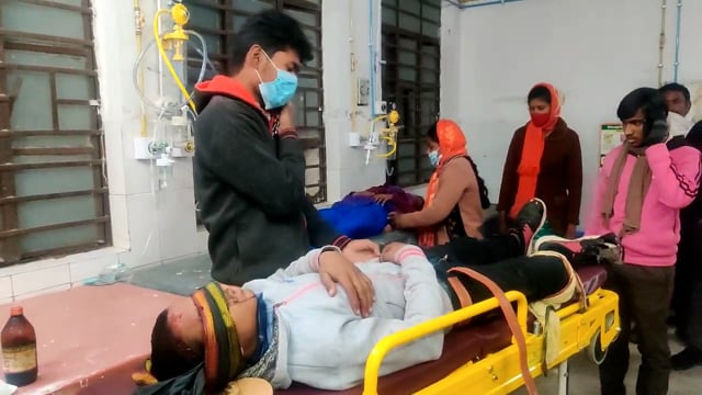 इंटरमीडिएट का एग्जाम देकर लौट रहे छात्रा सड़क दुर्घटना में हुई बुरी तरह जख्मी सदर अस्पताल में भर्ती