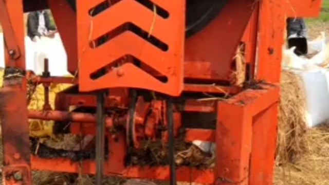 क्षेत्र के भरवार गांव स्थित पूर्व बैंक अधिकारी के खलिहान में लगी आग, लाखों की संपत्ति जली