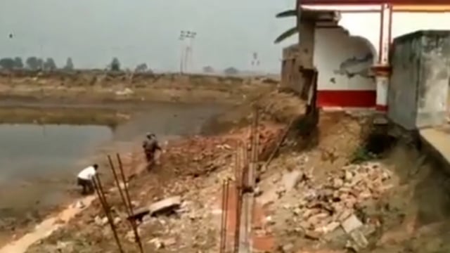 क्षतिग्रस्त शिव मंदिर का निर्माण कार्य प्रारंभ।