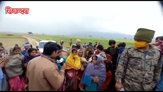 Sikendra:पेड़ पर लटका मिला महिला का शव