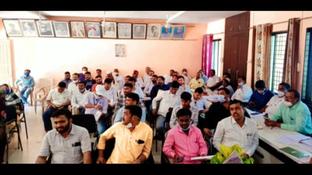 आटपाडी पंचायत समितीमध्ये आढावा बैठक