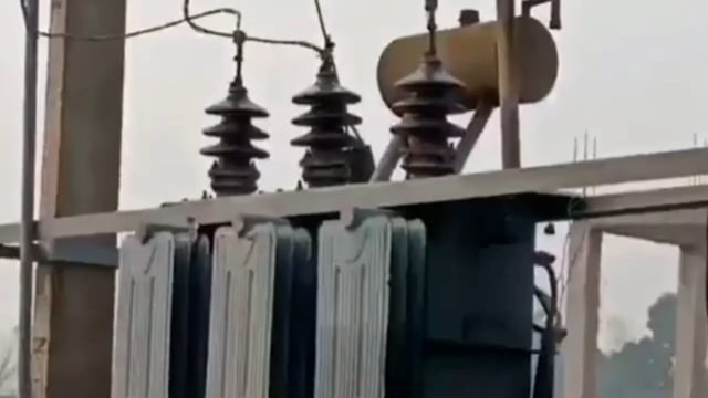 मेजरगंज प्रखंड में 33kv स्विच हुआ ब्लास्ट प्रखंड क्षेत्र में बिजली सेवा बाधित। 