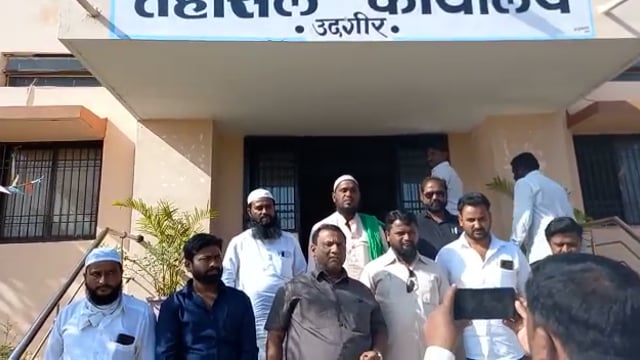 असुसीद्दिन ओवैसी यांच्यावर झालेल्या हल्ल्याच्या निषेधार्थ उपजिल्हाधिकारी व तहसीलदार यांना निवेदन