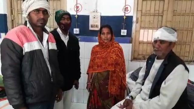 दहेज में कार नहीं मिली तो ससुराल वाले ने विवाहिता के पिता पर किया जानलेवा हमला,कुटुंबा के मथुरापुर गांव का मामला