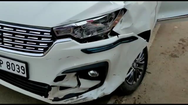 फोरलेन मोड़ पर आर्टिका व स्कार्पियो में हुई टक्कर, कोई हताहत नहीं
