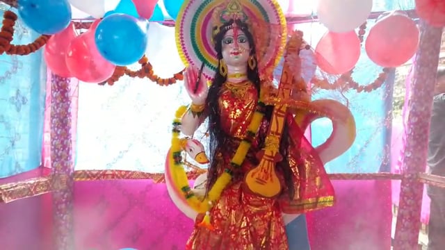 हसनगंज में कोरोना गाइडलाइंस को ध्यान में रख बच्चों ने की मां सरस्वती की पूजा अर्चना