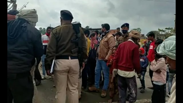 भारत नेपाल सीमा पर एक वृद्ध व्यक्ति का शव मिलने से सनसनी ,शव का हुआ अंतिम संस्कार