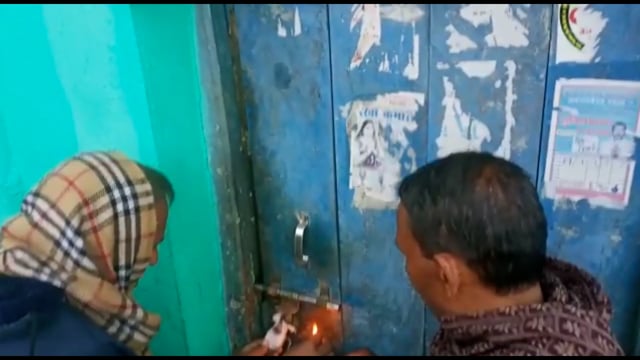 चंडी के गौरी गांव में पुलिस ने सुबोध ठाकुर के घर छापेमारी कर 8 लीटर देशी शराब बरामद करते हुए घर को किया सील