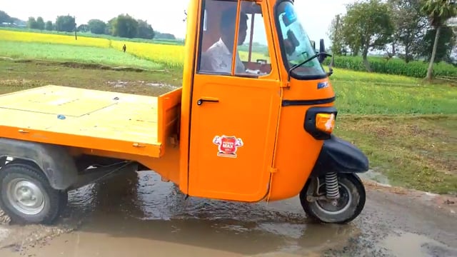 हसनगंज रौतारा एनएच 31 से चांपी गांव जाने वाली मुख्य सड़क की स्थिति बनी भयावह