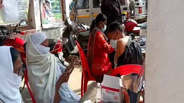 हिलसा पीएचसी में 240 लोगो को लगाया गया कोरोना वैक्सीन