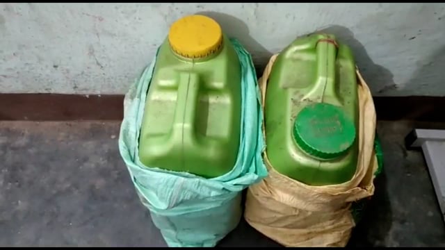 बिंद थाने की पुलिस ने जखौर के शाम बिगहा से 25 लीटर देशी शराब की बरामद