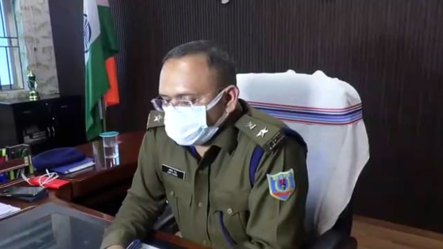 जमुआ थाना क्षेत्र के बेरहाबाद के पास लूट के मामले में तीन गिरफ्तार, एसपी अमित रेनू ने दी प्रेस वार्ता कर जानकारी 