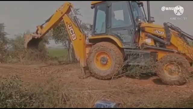 गया :- कोंच के मुडेरा में आपसी सहयोग से बनाया जा रहा है सड़क, शासन व प्रशासन की कार्यशैली पर उठा सवाल। 