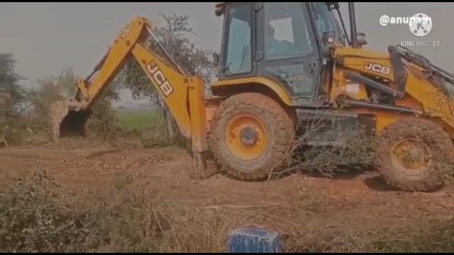 गया :- कोंच के मुडेरा में आपसी सहयोग से बनाया जा रहा है सड़क, शासन व प्रशासन की कार्यशैली पर उठा सवाल। 