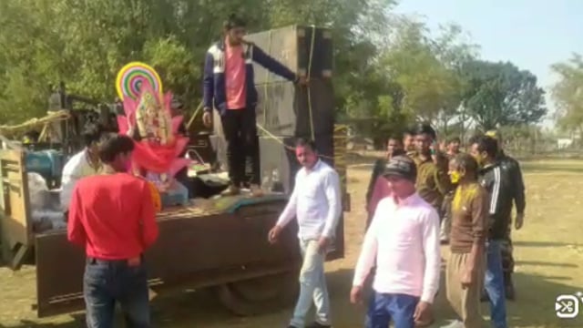 गांडेय प्रखंड के पुराना बुधूडीह में पुलिस प्रशासन की मौजूदगी में प्रतिमा विसर्जन के बाद भी अमन चैन को लेकर प्रशासन अलर्ट