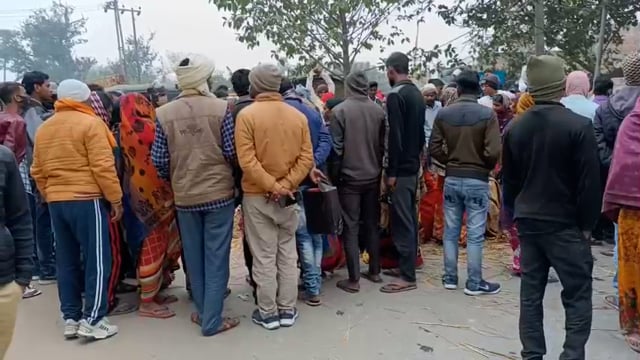 डॉक्टर की लापरवाही के कारण महिला की मौत, आक्रोशित ग्रामीणों ने टिकारी कॉलेज मोड़ को किया जाम