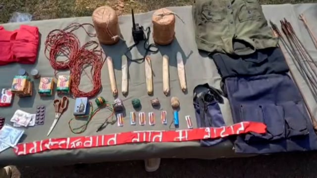 विस्फोटक सामग्री सहित सीआरपीएफ कमारगुड़ा क्षेत्र से 04 नक्सली गिरफ्तार