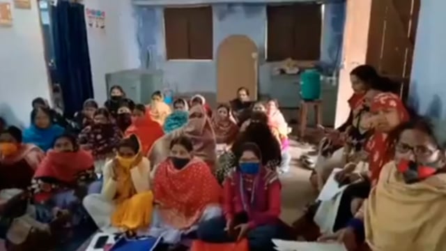 बैठक में आंगनबाड़ी सेविका को दिया गया निर्देश।