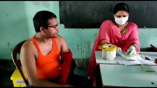 बिंद प्लस टू विद्यालय में 54 लोगों को  लगाया गया कोरोना वैक्सीन