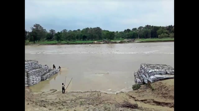 चंदैली घाट पर चचरी ही एक आवागमन का सहारा