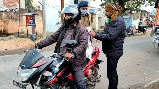 बिना थाना के समिप चलाया गया वाहन चेकिंग अभियान, वसूला गया ₹3000 की राशि