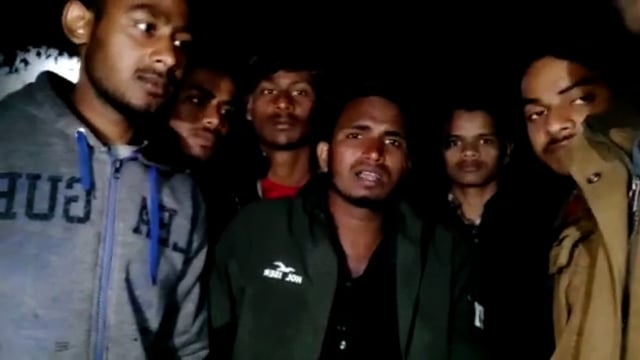 धनवार के खोरीमहुआ चौक पर रूपेश पांडेय के हत्यारे की गिरफ्तारी की मांग को लेकर निकाला केंडल मार्च