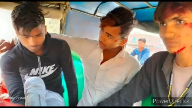 प्रखंड क्षेत्र के श्री सरयू उच्च विद्यालय के समीप मोटरसाइकिल की टक्कर मे तीन घायल इलाज हेतु स्वस्थ केंद्र में भर्ती