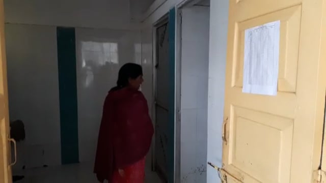 सदर अस्पताल के महिला वार्ड के शौचालय में पकड़े गए प्रेमी युगल