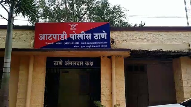 जप्त केलेल्या सोनं तक्रारदारास केले परत