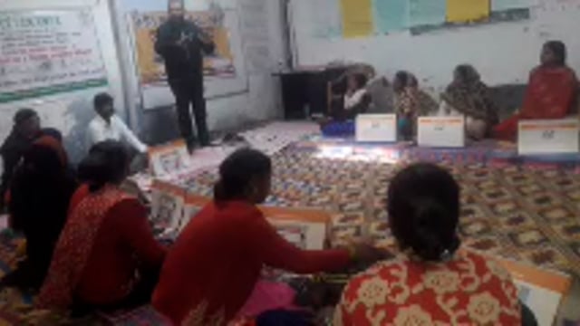 वितिय साक्षरता समन्वयक ने दीप्रधानमंत्री सुरक्षा योजना समेत विभिन्न योजनाओं की जानकारी