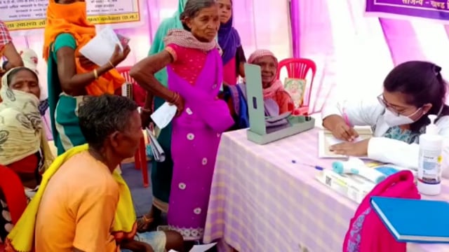 ग्राम पंचायत चेरपाल में की गई मुख्यमंत्री हाट बाज़ार क्लीनिक योजना की शुरूआत