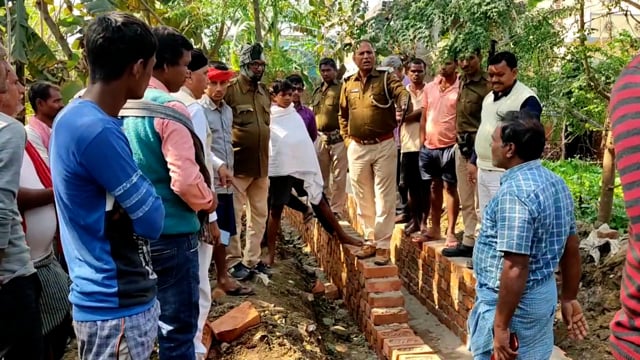 गौढ़ापर गांव में पुलिस के हस्तक्षेप से हुआ नाली निर्माण