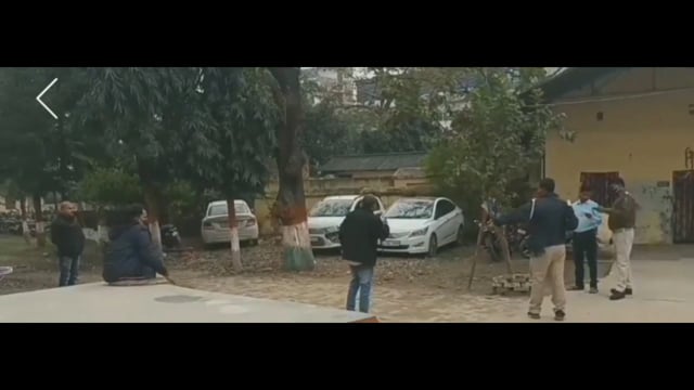 थाना क्षेत्र के सहनियापट्टी गांव मे छापेमारी कर चोरी बिजली का उपयोग करते आठ लोगों पर सुरसंड थाने में प्राथमिकी दर्ज