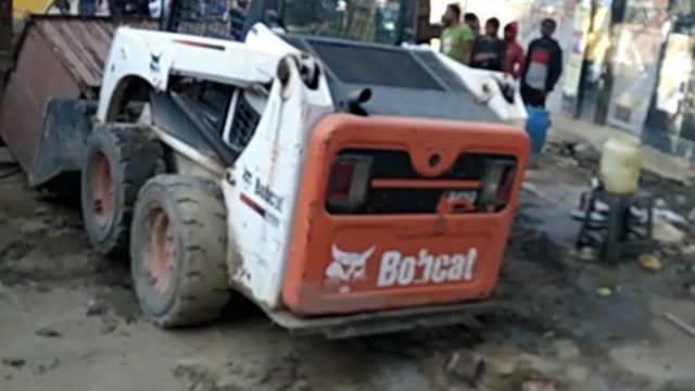 जमुई श्री कृष्ण सिंह स्टेडियम के सामने अतिक्रमण किया जा रहा है