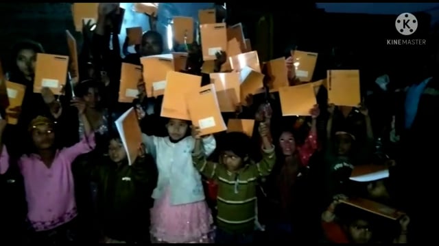 पिता के श्राद्ध काम पर बेटे ने बच्चों को कलाम और कॉपी देकर समाज को दिया संदेश।