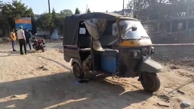 अज्ञात वाहन की चपेट में आकर एक ट्रक चालक की हुई मौत,ओबरा थाना क्षेत्र के सदीपुर के समीप की घटना