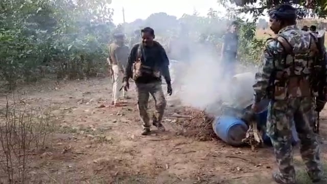 लखीसराय जिले के चानन पुलिस ने छापेमारी के पांच शराब की भठ्ठी ध्वस्त125 लीटर देसी महुआ शराब बरामद