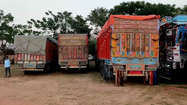 पुलिस कप्तान कार्तिकेय शर्मा की बड़ी कार्रवाई 14 चक्का ट्रक को किया जप्त