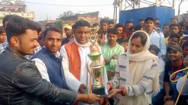 बंधार गांव में आयोजित क्रिकेट टूर्नामेंट में फाइनल मैच जीत मननपुर की टीम ने कप पर किया कब्जा